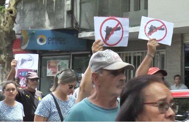 Foto: Subrayado. Manifestantes en la marcha contra la seguridad, el 28 de diciembre de 2023, en Durazno.