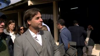 lacalle pou se comunico con el presidente de ecuador tras asesinato de candidato villavicencio