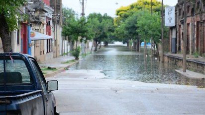 mas de 4.000 personas permanecen evacuadas en salto y paysandu