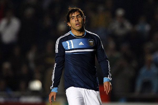 Tevez erró el penal contra Uruguay y engordó seis kilos