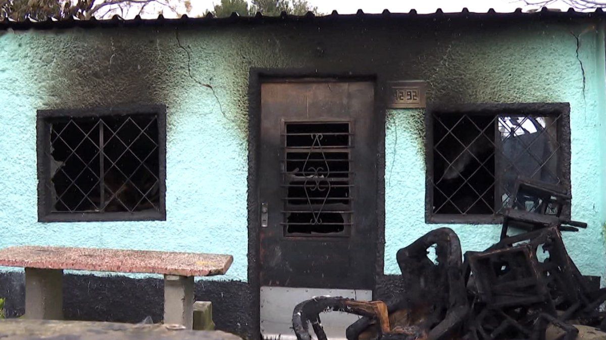 Bomberos confirma que un cortocircuito causó el incendio que dejó tres muertos y un herido grave en Piedras Blancas