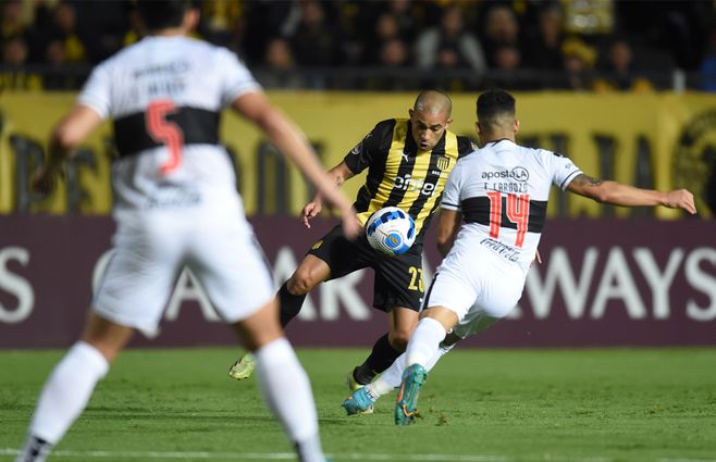 Peñarol Olimpìa Martín Martínez Foco Uy.jpg