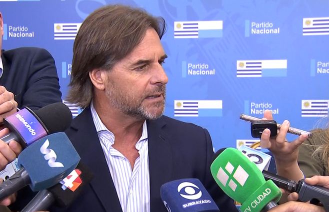 Lacalle Pou en rueda de prensa sobre el caso Cardama, octubre de 2025. 