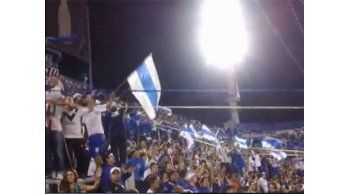 Hinchas de Vélez amenazan a los de Peñarol que viajan a Argentina