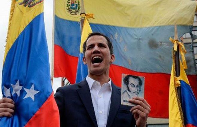 Guaidó también enarbola a Simón Bolivar