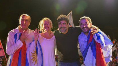 martinez lidera con 49%, seguido de carolina cosse con 28%, segun equipos