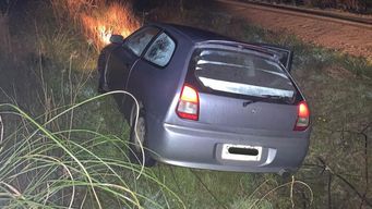 un argentino, un espanol y una uruguaya detenidos tras evadir un control policial en un auto robado