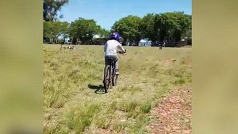 estos gestos no son comunes mas en nuestro medio, dijo madre de alumno cuyo maestro le regalo su bicicleta