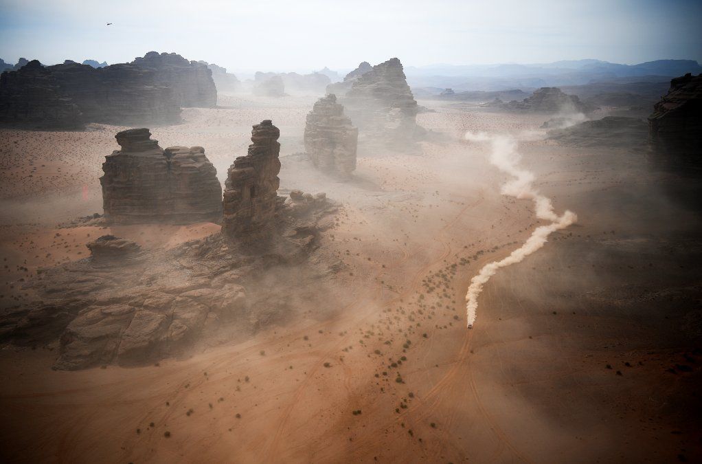 Los competidores viajan durante la etapa 10 del Rally Dakar 2021 entre Neom y Alula en Arabia Saudita