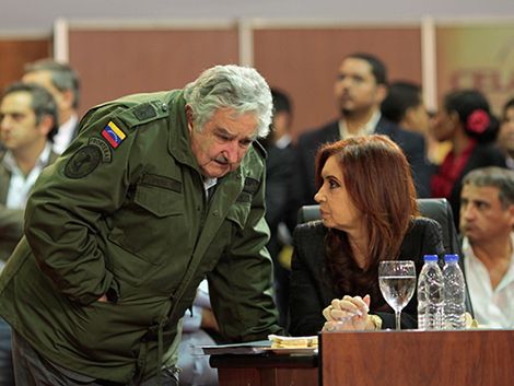 Oposición acusa a Mujica de ofender a las Fuerzas Armadas