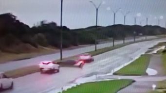 camara registro cuando conductor despisto y choco una columna