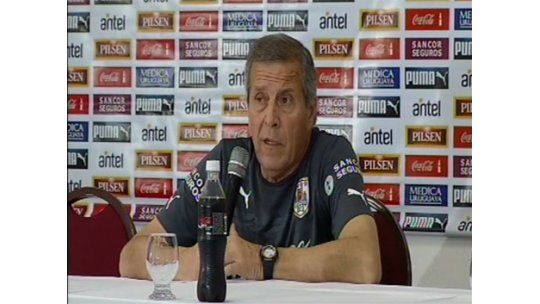 Tabárez dijo que el debut es “crucial” y que Suárez “va muy bien”