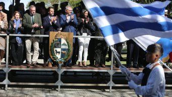 Foto: FocoUy. Lacalle Pou y otras autoridades participan del desfile en Florida.