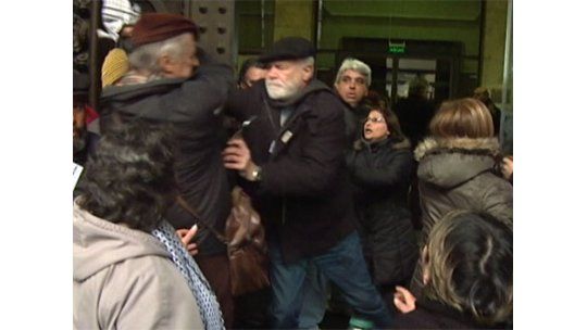 Golpes de puño en la ocupación de la Biblioteca Nacional