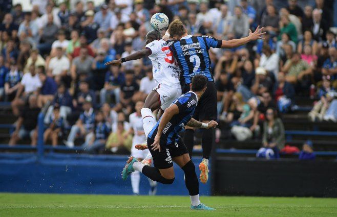 Foto: FocoUy, archivo. Nacional – Liverpool en Torneo Apertura 2024.