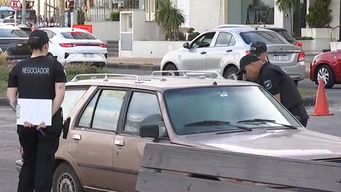 dos hombres se atrincheraron en un auto en la rambla y 21 de setiembre; negociadores trabajaron en el lugar