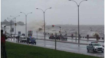 inumet actualiza alerta naranja por lluvias y viento para 14 departamentos