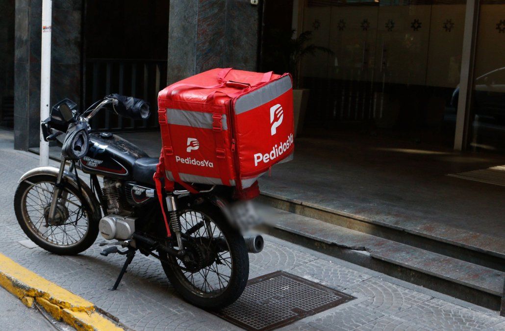 A partir del lunes repartidores de PedidosYa no aceptarán efectivo a partir de las 19 horas