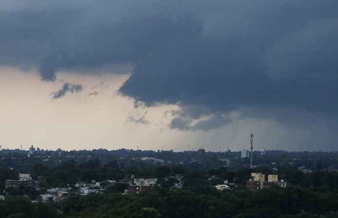 TORMENTAS--CIUDAD--FOCO-UY.jpg