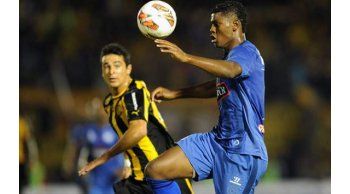 Peñarol perdió 2 a 0 con Emelec en los últimos diez minutos