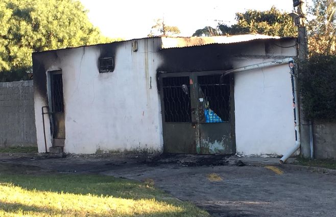 Foto: (Silvana Goicoechea) la vivienda incendiada en Lecocq y Millán, en la zona de Las Casitas.