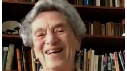 una estadounidense de 90 anos camina 10 km en la nieve para recibir la vacuna