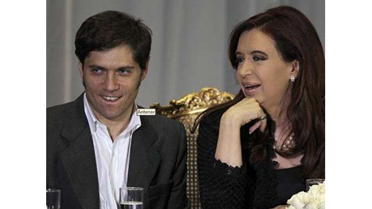Cerebro económico de Cristina K abucheado en el Buquebus