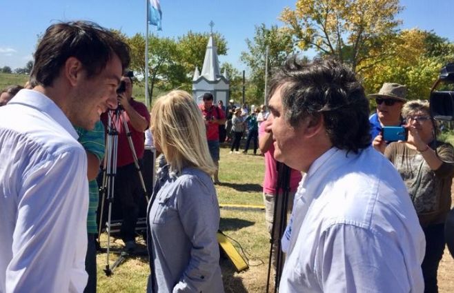 Sartori se acerca al intendente de Cerro Largo Sergio Botana, uno de sus críticos más feroces.&nbsp;