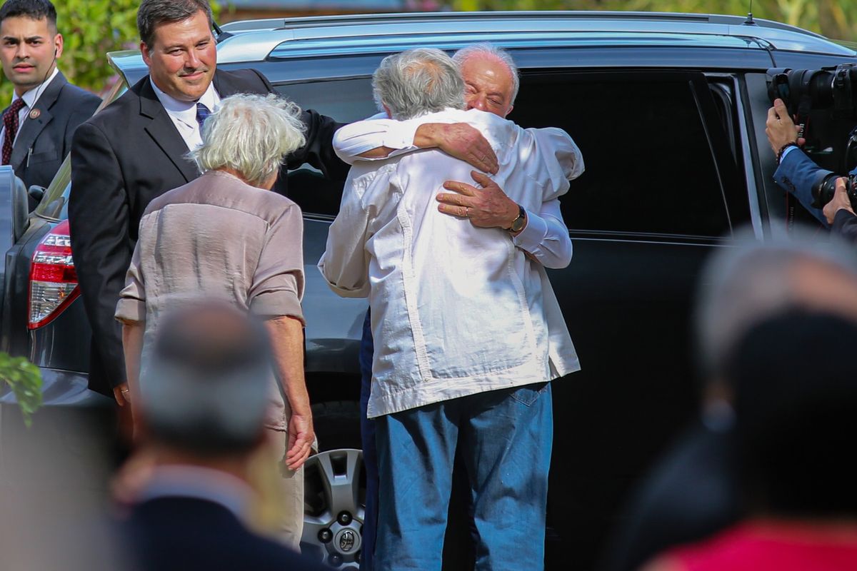 Lula es recibido por José Mujica y Lucía Topolansky en la chacra del Cerro. Foto: Federico Gutiérrez / FocoUy. 