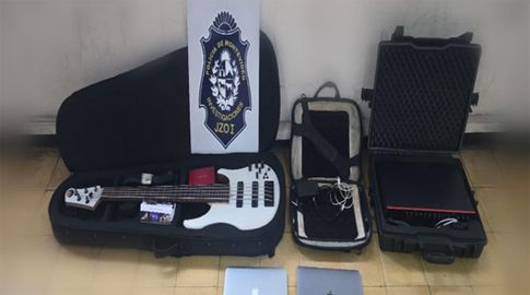 Policía recuperó computadoras e instrumentos que le habían robado al cantante Lucas Sugo Policía recuperó computadoras e instrumentos que le habían robado al cantante Lucas Sugo
