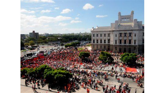 Los 16 senadores del FA aprobaron ley de responsabilidad penal