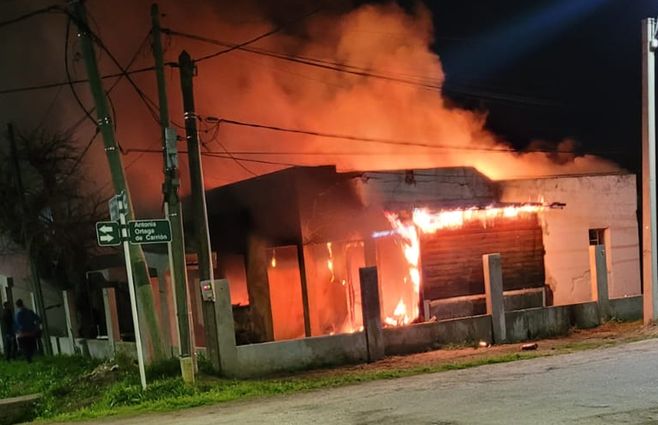 Incendio-Santa-Rosa-foto-Bomberos.jpg