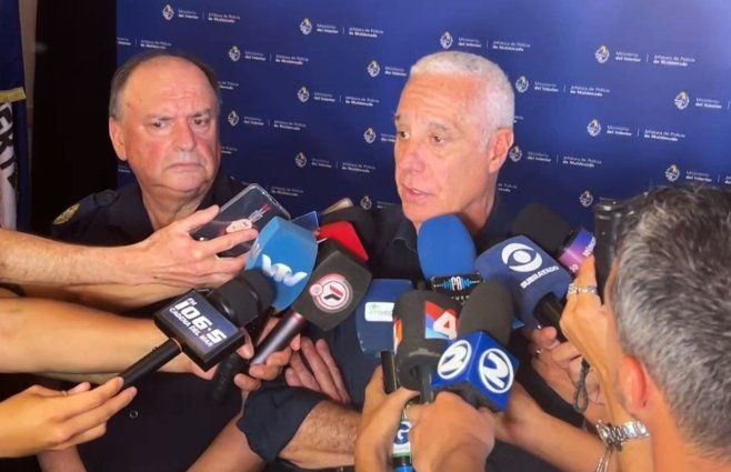 Carlos Negro, ministro del Interior (derecha) y Víctor Trezza, jefe de Policía de Maldonado (izquierda).