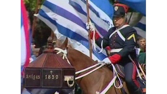 Los restos de Artigas ya están en el Parlamento