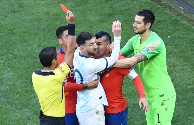 Messi-Medel-roja.jpg