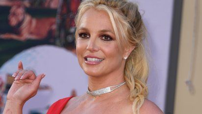 britney spears se opone fuertemente a que su padre sea su unico curador