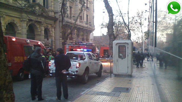 Evacuaron edificio del Banco de Seguros por incendio en subsuelo