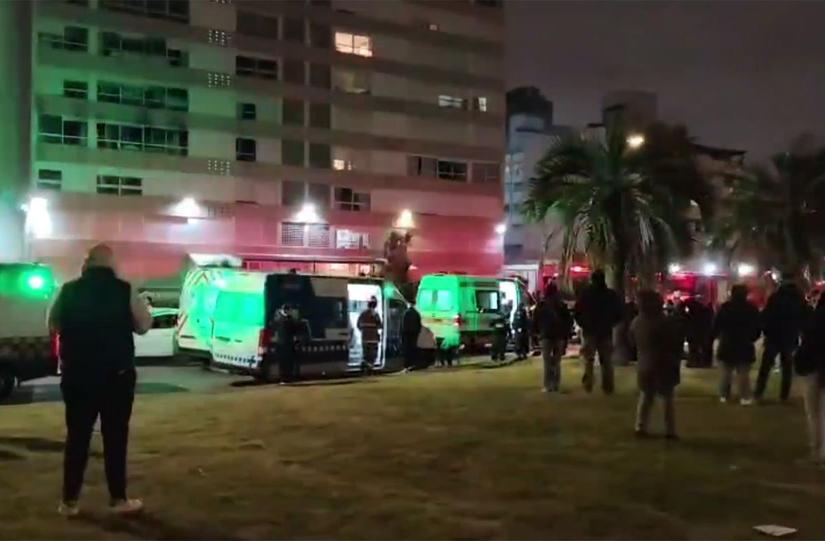 Incendio en Malvín con afectación a nivel del tercer piso de un edificio de apartamentos en la rambla