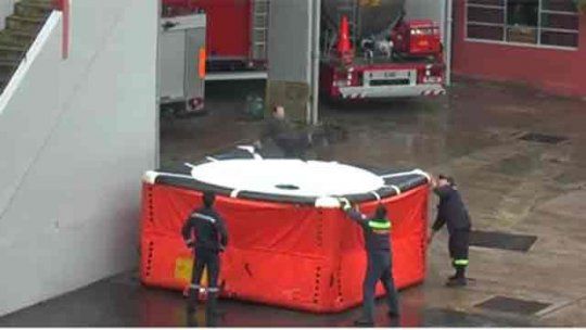 colchón inflable bomberos