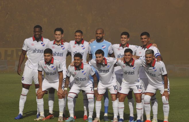 El equipo inicial de Nacional para el clásico. Foto: Foco UY