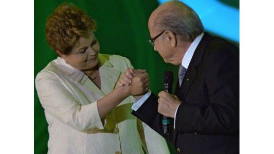 Blatter a Dilma: protestas en Brasil por promesas incumplidas