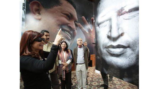 Cristina Fernández visitó la tumba de Hugo Chávez