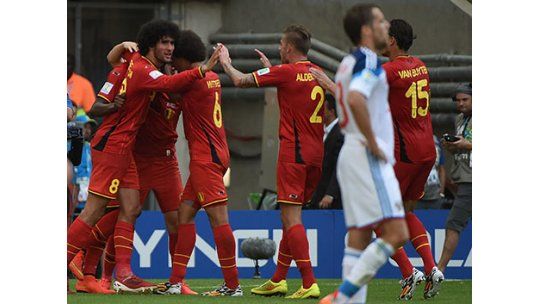 Bélgica clasifica a octavos de final, tras vencer 1-0 a Rusia