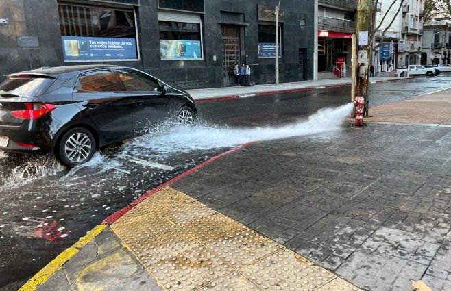 Foto: Subrayado. Périda de agua captada en la mañana de este viernes.