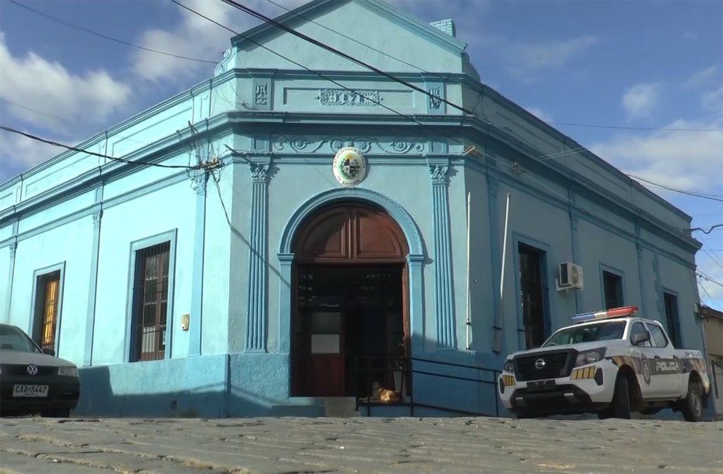 Mujer escapó de su casa para denunciar violencia doméstica; el agresor intentó suicidarse tras ser detenido en Rocha