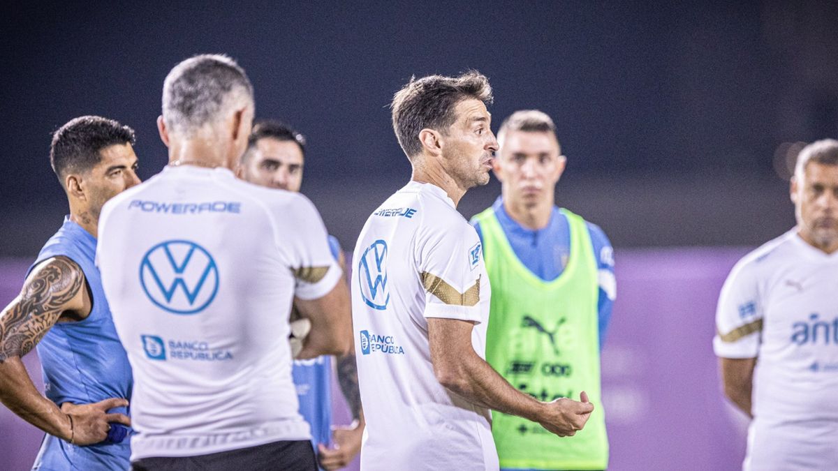 Eliminatorias: Uruguay ya entrena con la mayoría de los jugadores  preparando el debut