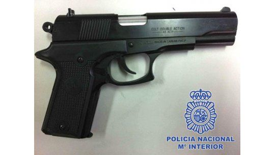 Detienen a padre e hijo uruguayos que robaron 9 bancos en Madrid