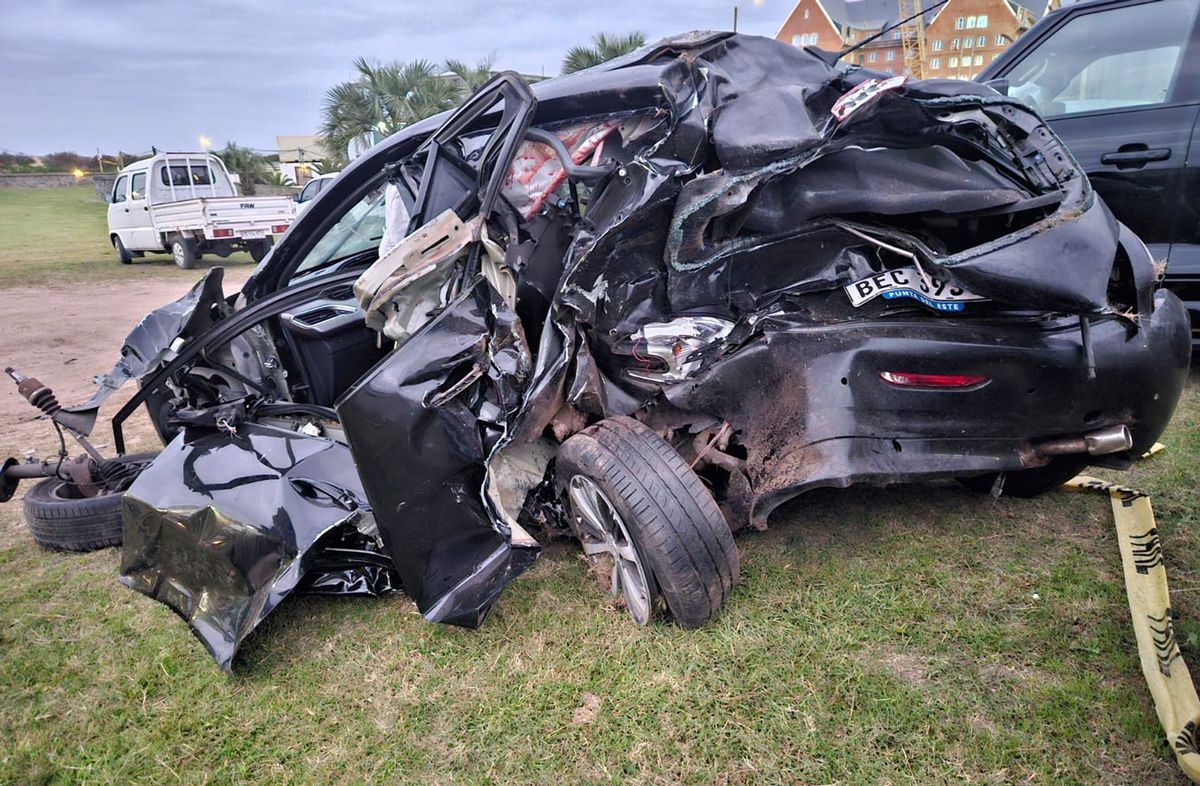Accidente fatal en Punta del Este: un auto y una camioneta chocaron en la rambla, el conductor de la camioneta estaba alcoholizado