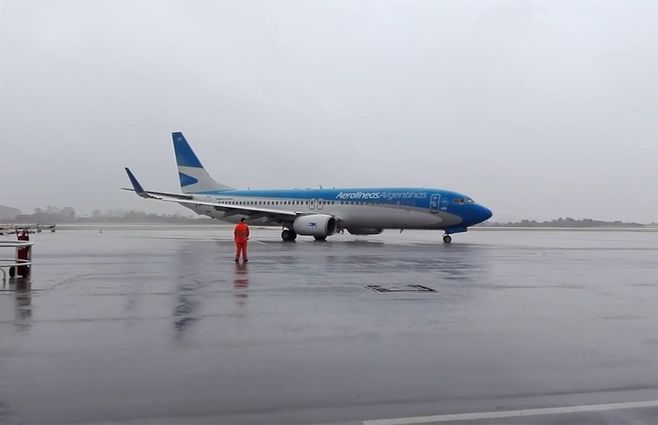 aerolineas-argentinas-vuelo-avion-aeropuerto-carrasco.jpg