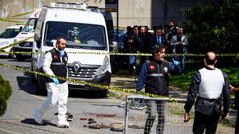 un atacante muerto y otros dos heridos en tiroteo frente al consulado de israel en estambul